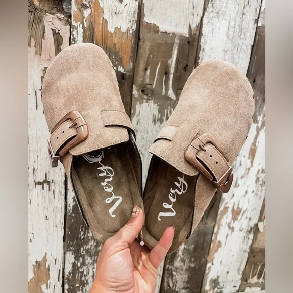 NIB Very G Boston Vegan Suede Light Taupe Western Belt Buckle Clogs Slides - Picture 2 of 3